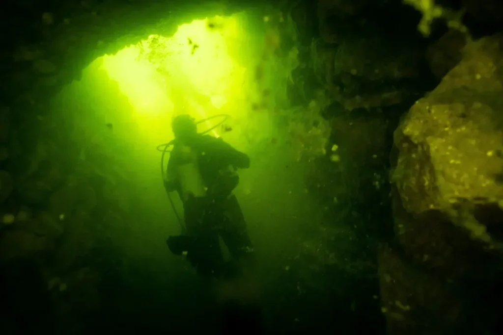 Mergulho no Cenote dos Ojos